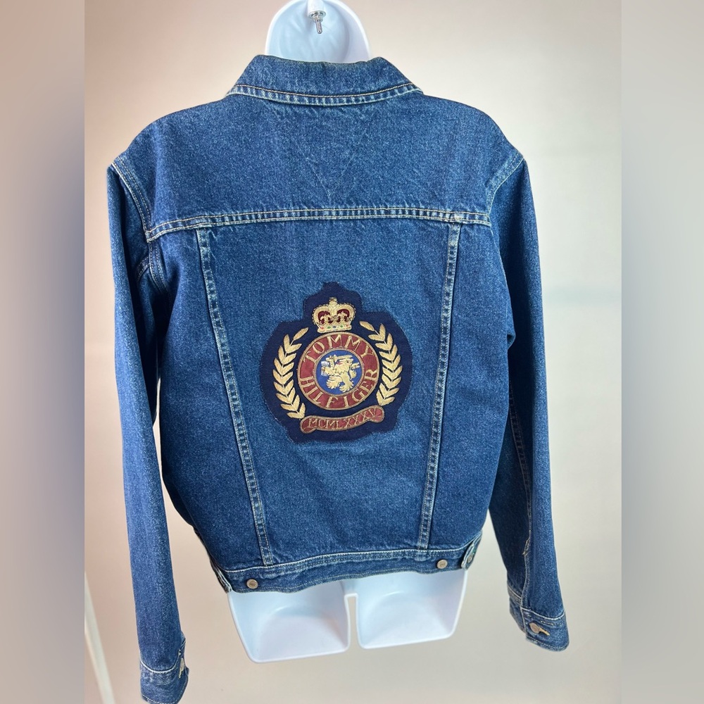 1990’S VINTAGE TOMMY HILFIGER DENIM JACKET – EMBROIDERED BACK PATCH